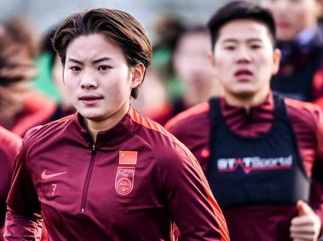 包含香港女足逆袭成功，将中超积分榜前进一步的词条
